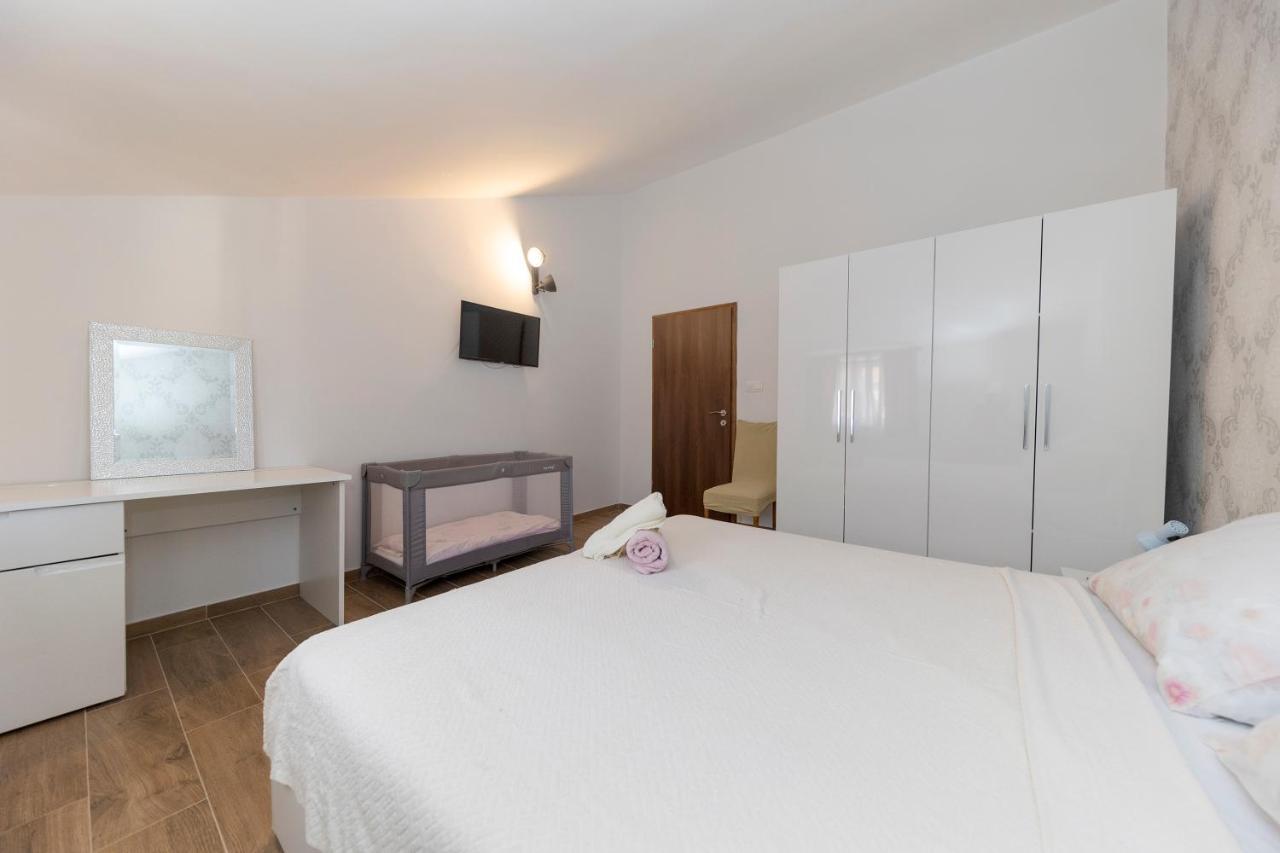 Apartman Lana Biograd Na Moru Εξωτερικό φωτογραφία